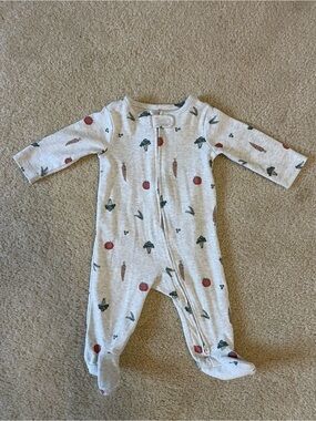 Simple Joys by Carter’s Organic Feel Gray Baby One-Piece with Vegetable Print
